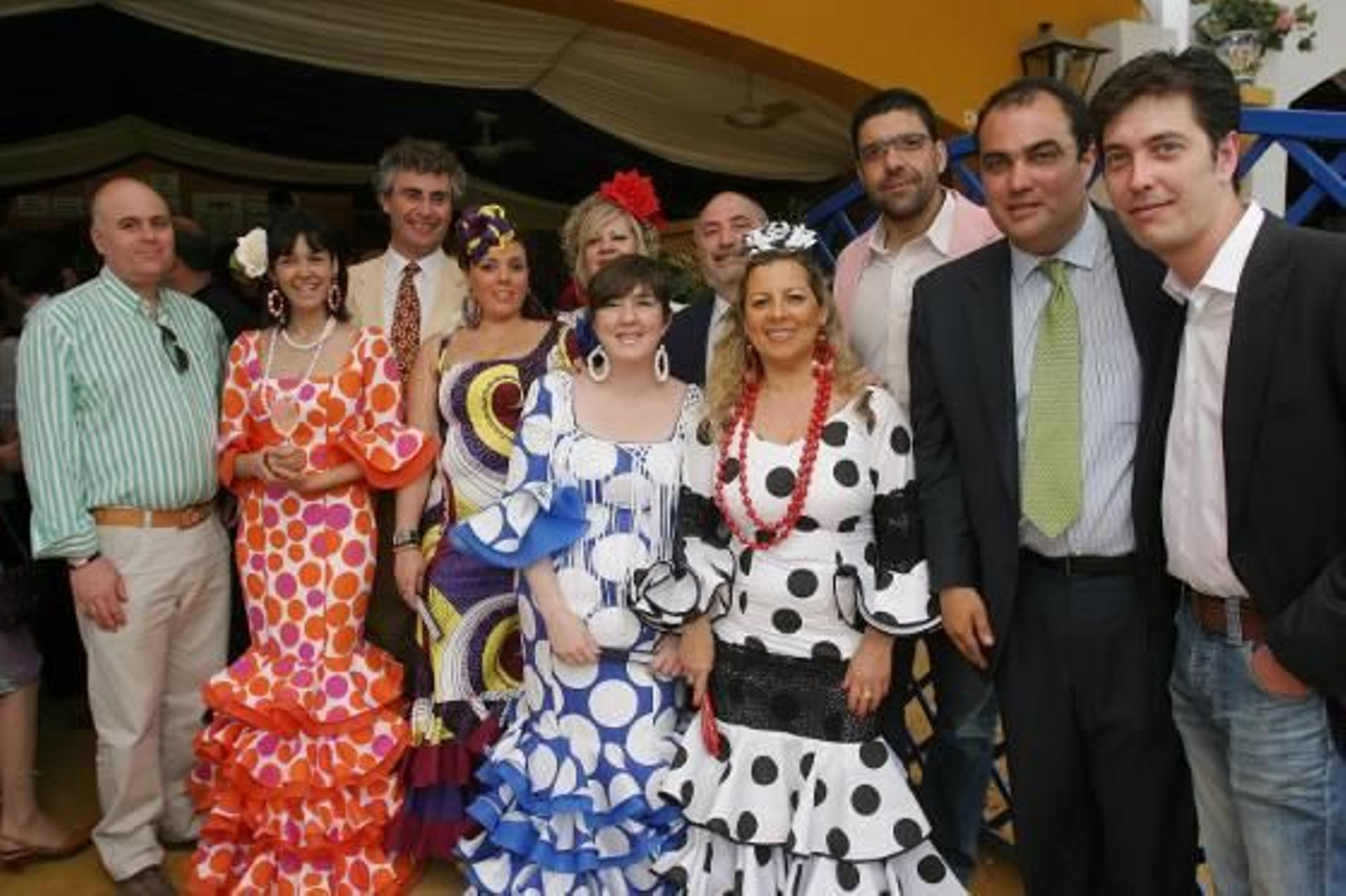 Tere y Violeta Pontón, Santiago Cordero, Antonio Barrios y su esposa, Miguel Ángel la Morena, hermanos Melero, Soledad Fernández, Marta Ruiz y su marido, Antonio Soto, Juana Ramírez y David Fernández. 

Foto: Vanesa Lobo