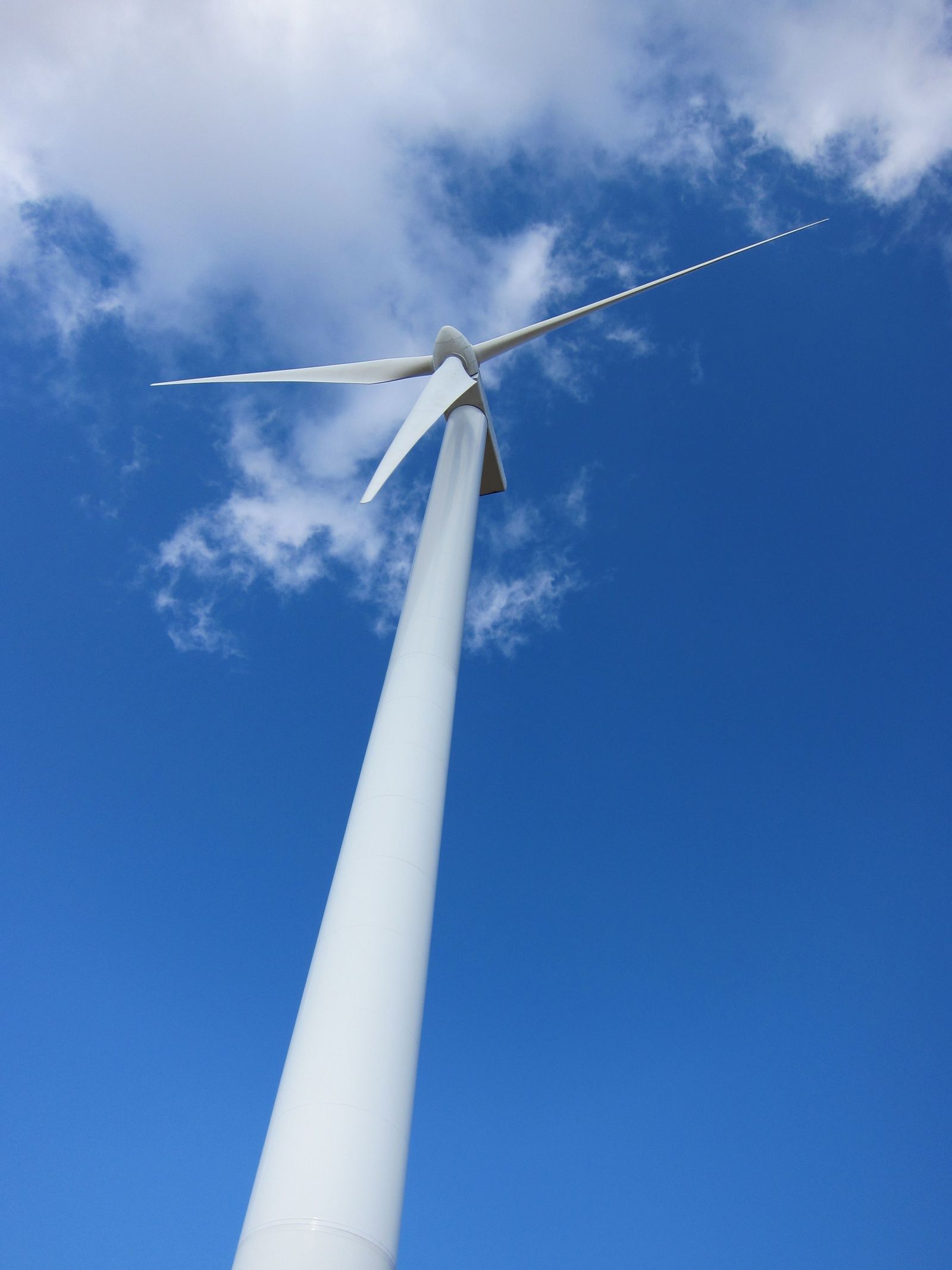 Un aerogenerador, en uno de los parques de Tarifa.