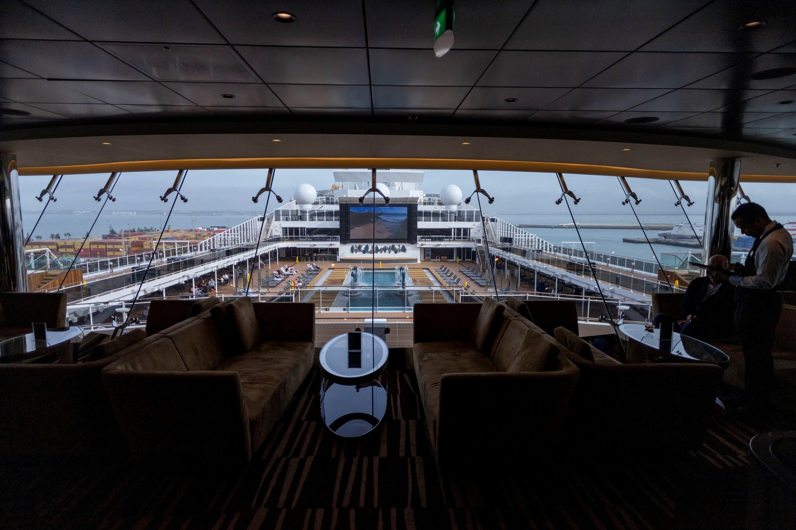 Imágenes de la visita del crucero MSC Euribia al puerto de Cádiz