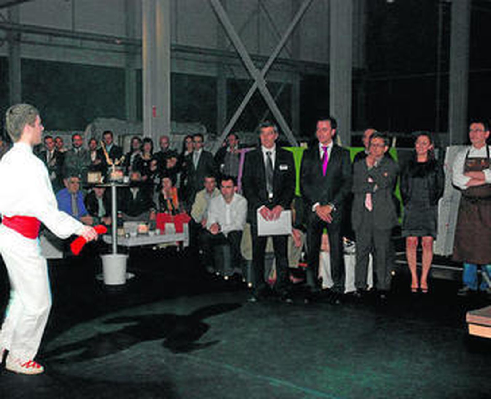 Imagen del Aurresku ofrecido a los asistentes a la inauguración.