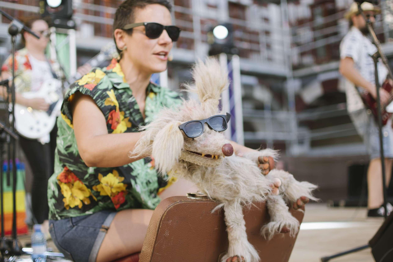 The katiuskas band acompañará a la Chica Charcos en el escenario.