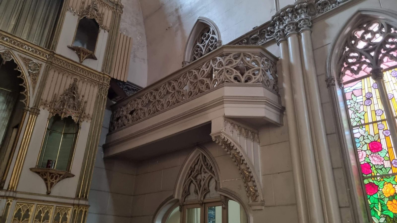 Detalle de la capilla del asilo San José.