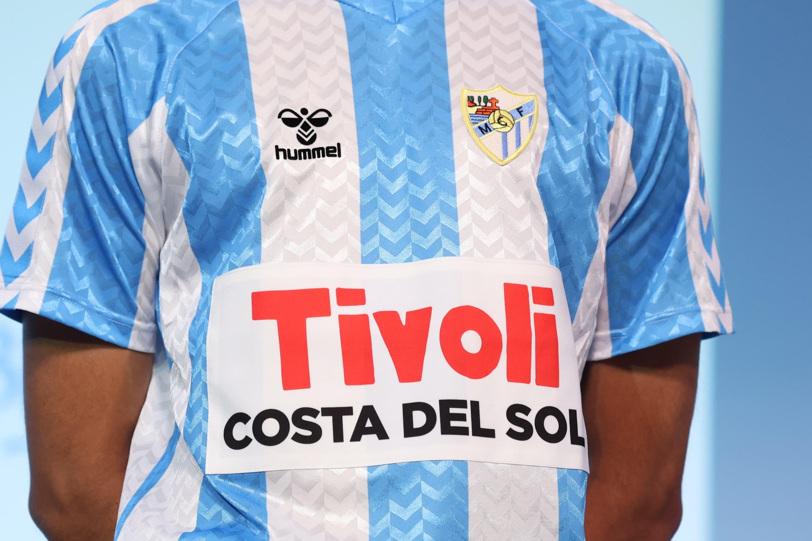 La nueva camiseta, un homenaje al Málaga de Juanito