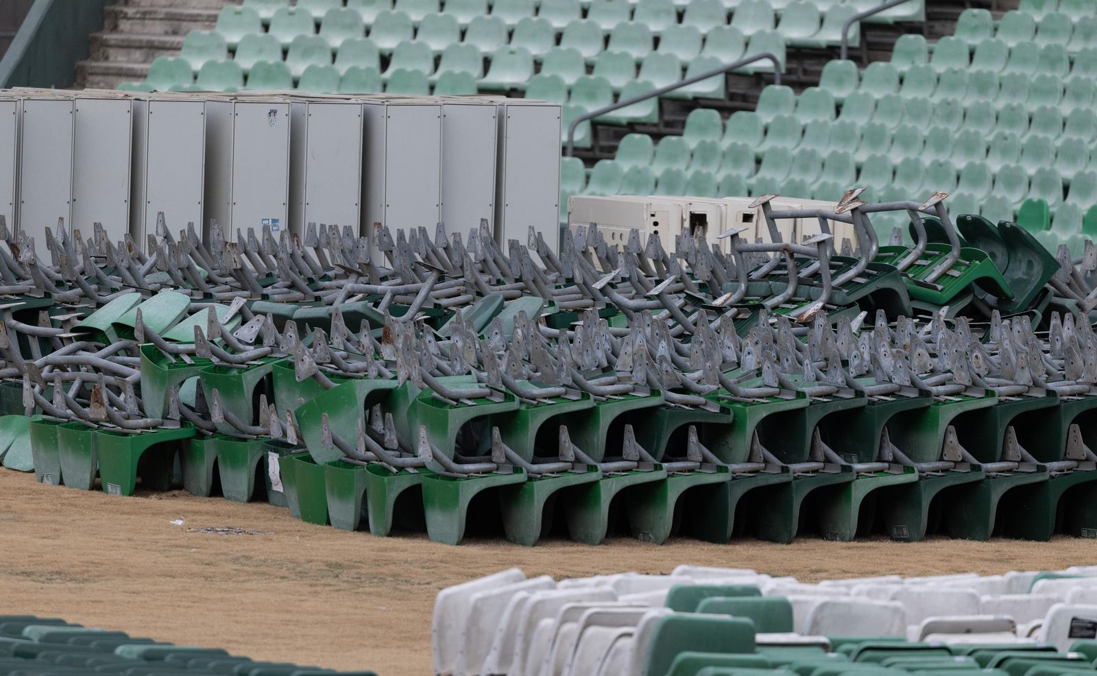 Las fotos de la demolición de la grada de Preferencia del estadio del Betis