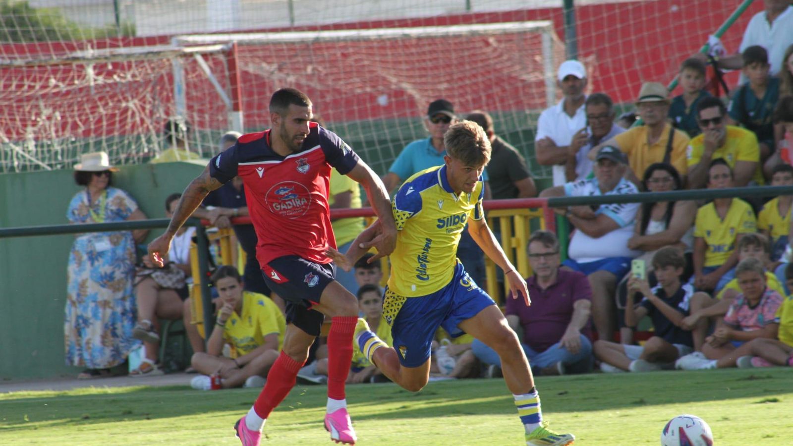 Las imágenes del amistoso entre el Barbate y el Cádiz CF