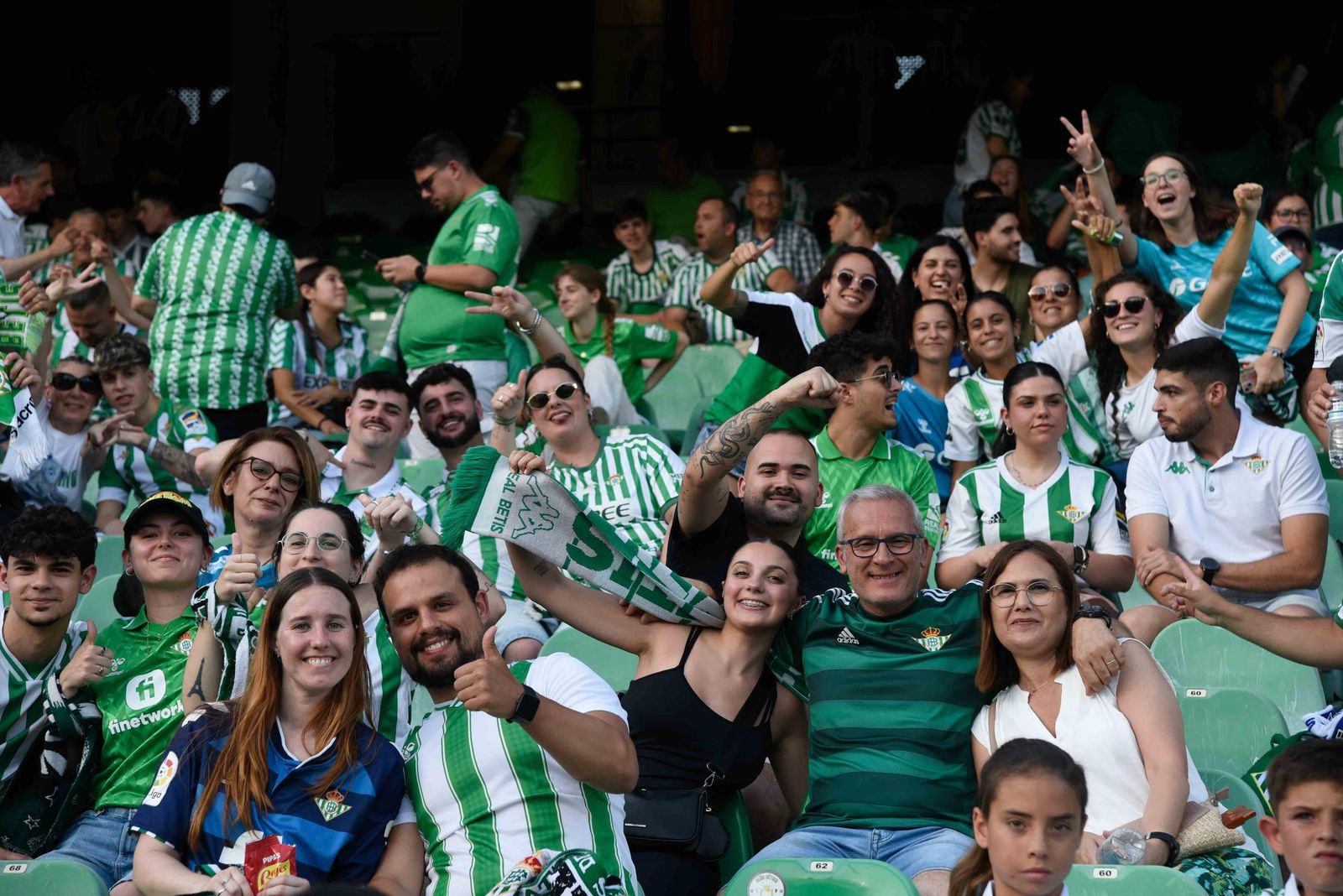 Las fotos de la afición del Betis en el Villamarín