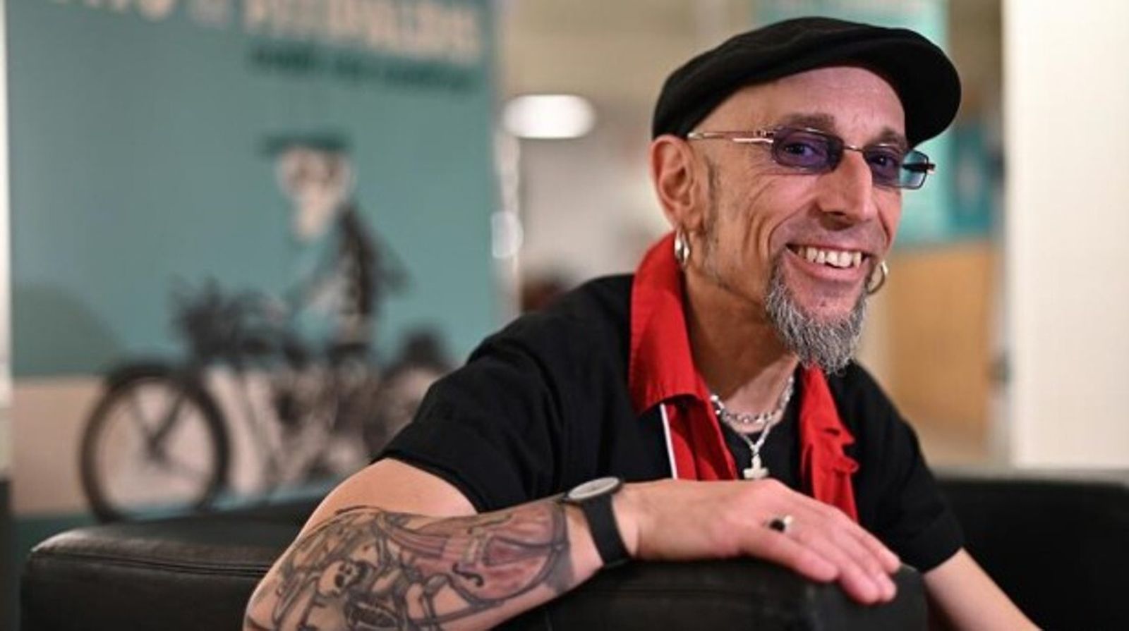 Fito Cabrales estará con su banda esta noche en Roquetas de Mar.