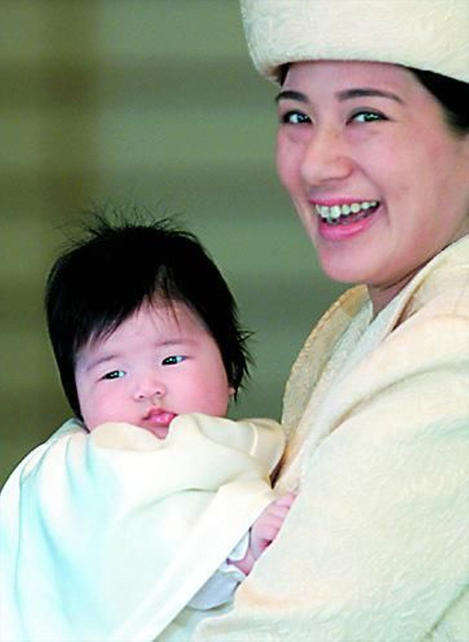 Aiko de niña en brazos de su madre, Masako