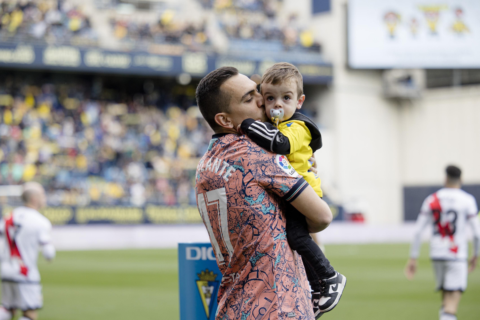 Las imágenes del partido entre el Cádiz C.F. y el Rayo Vallecano