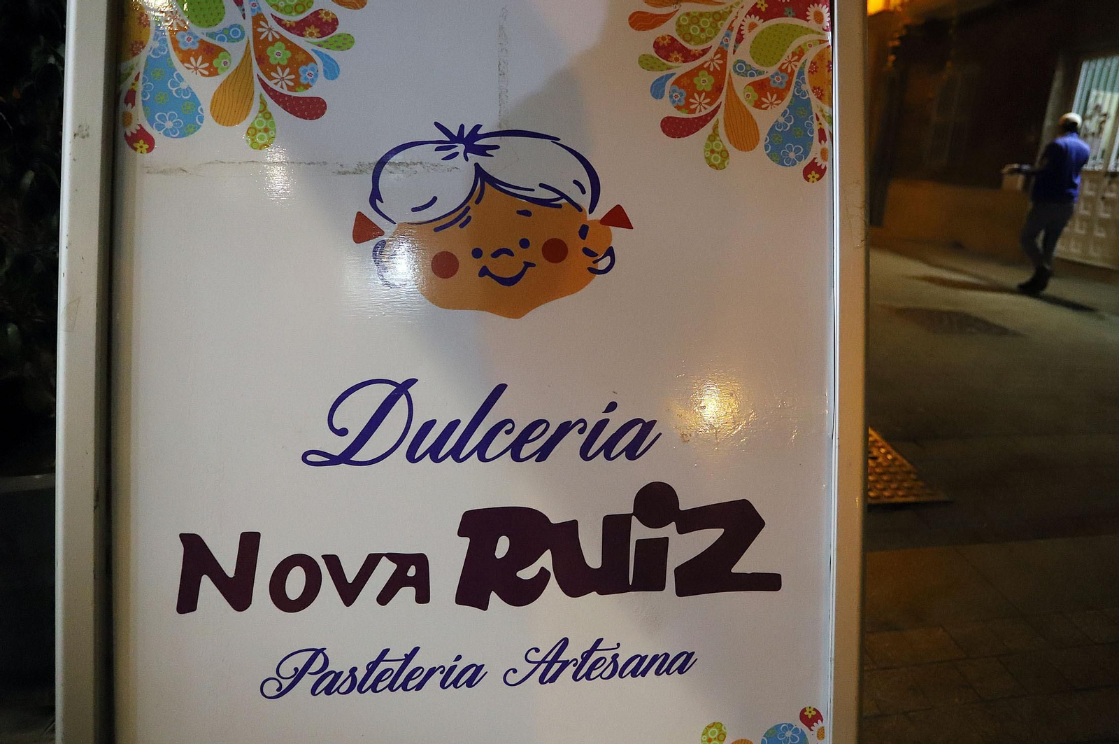 Imágenes de la elaboración del Roscón de Reyes en la Dulcería Nova Ruiz