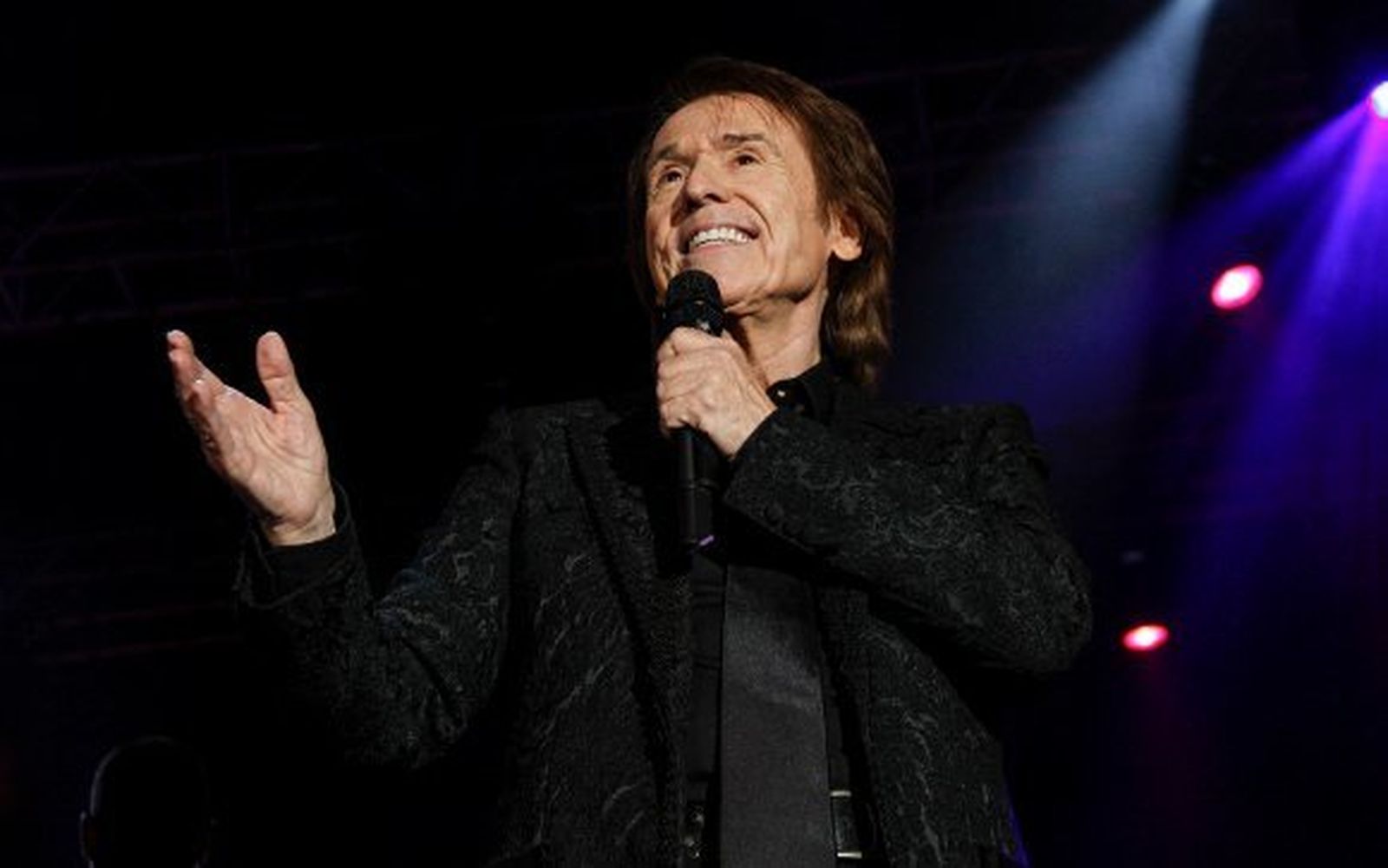 Los conciertos de Malú y Raphael serán en Puerto Sherry