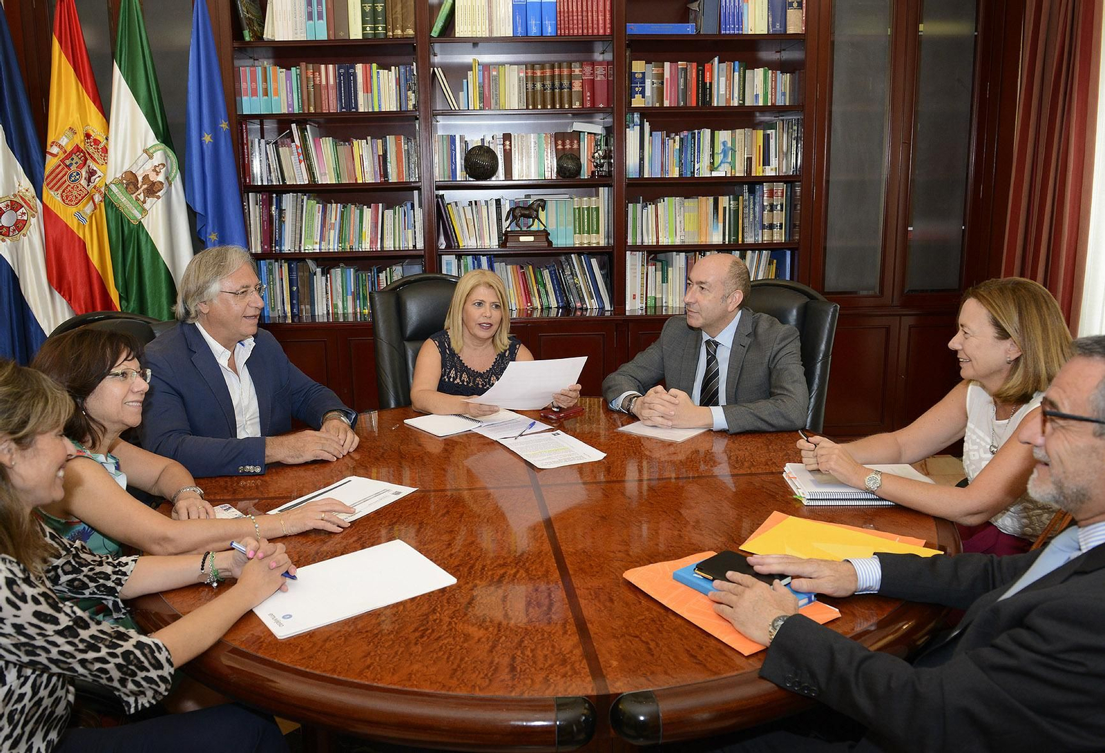Reunión entre el gobierno local y Sepes, días atrás, en el Ayuntamiento.