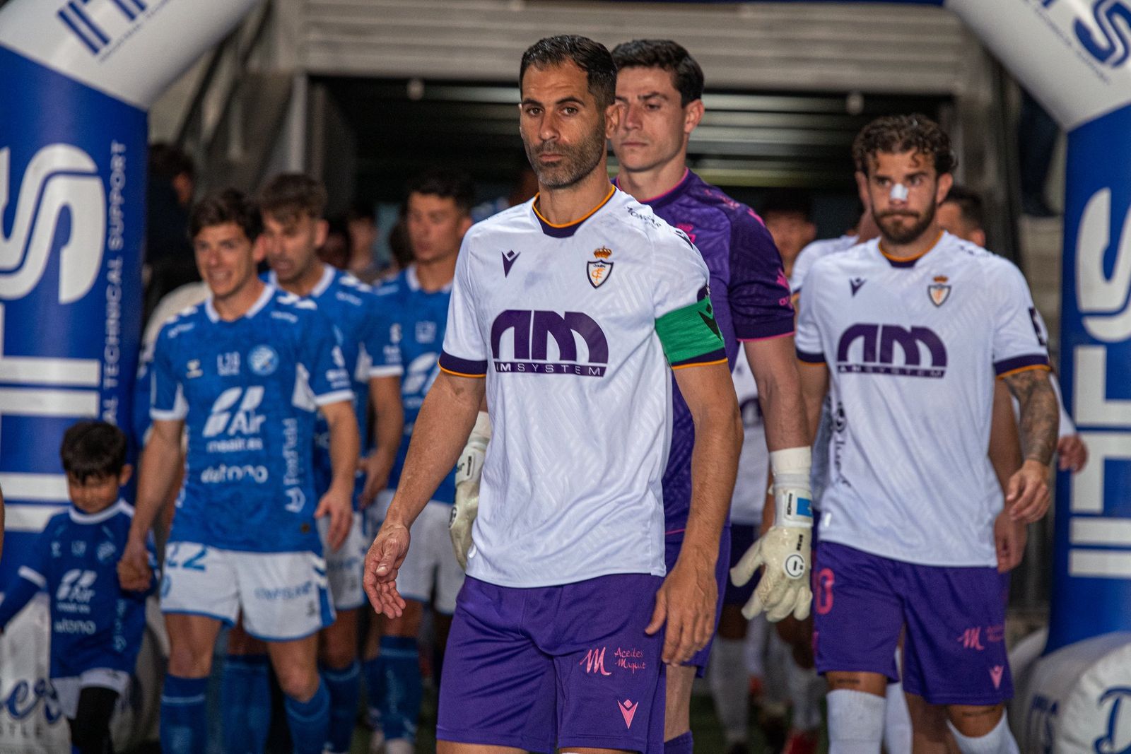 Javi Moyano, con el brazalete de capitán en Chapín.