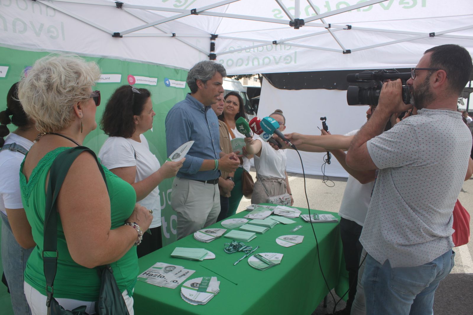 Fran Romero en el mercadillo de San Fernando.