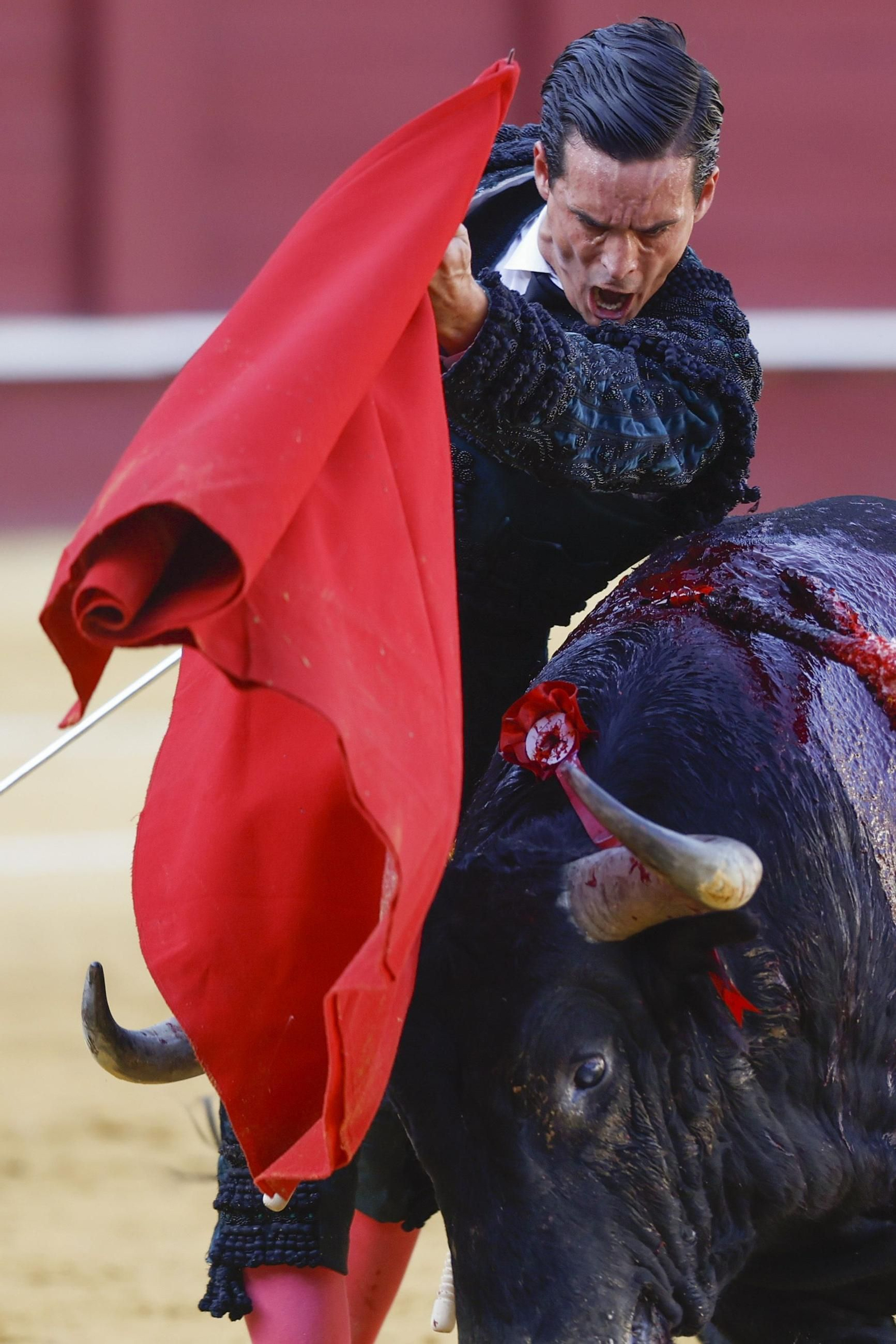 David Galván reaparece en Málaga sin suerte con la espada