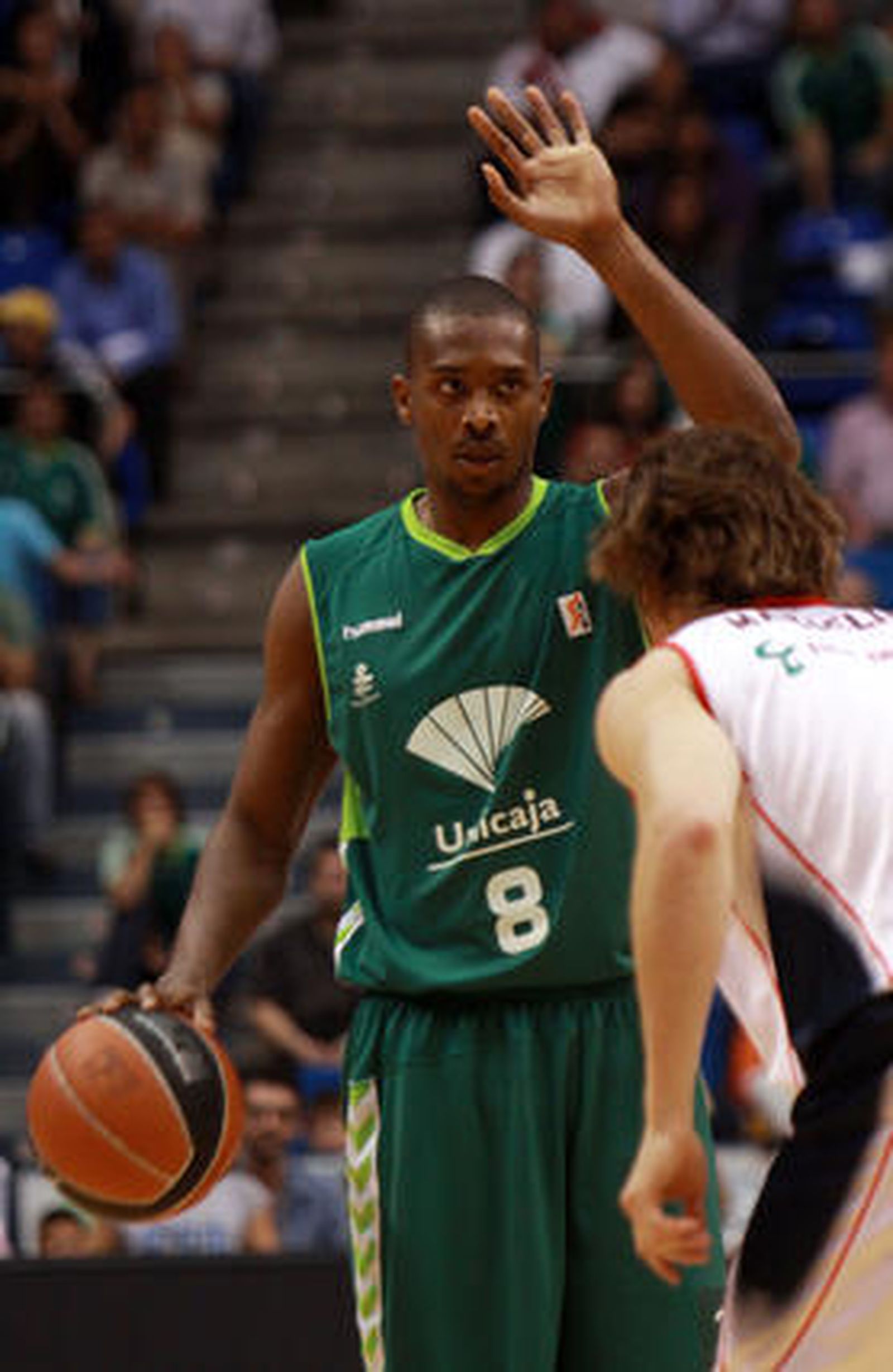 Los malagueños firman un 12-5 en la segunda vuelta y tras ganar al equipo vitoriano (70-62) consiguen el deseado quinto puesto


Foto: Migue fernandez