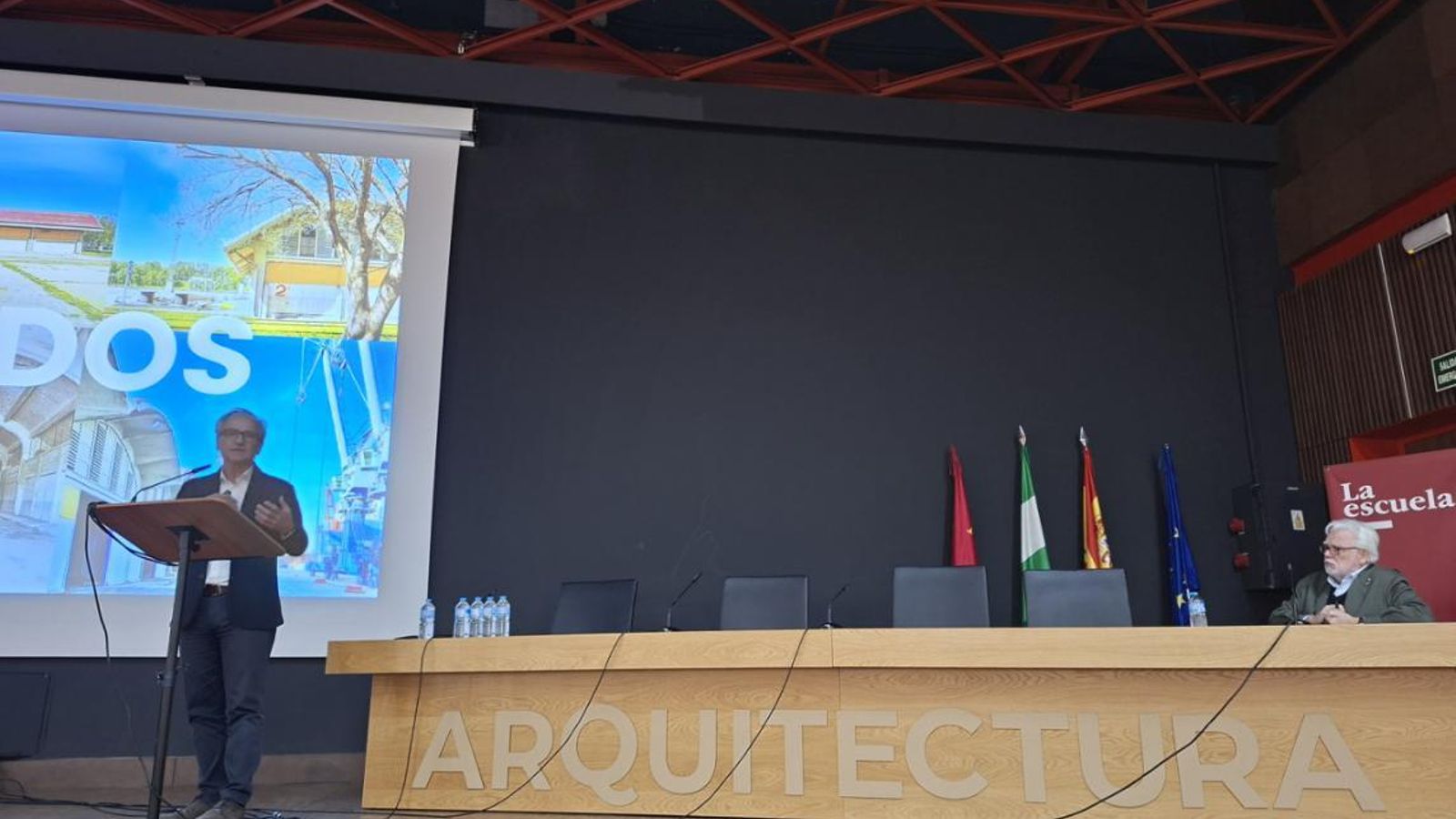 Un momento del debate sobre el Distrito Urbano Portuario de Sevilla