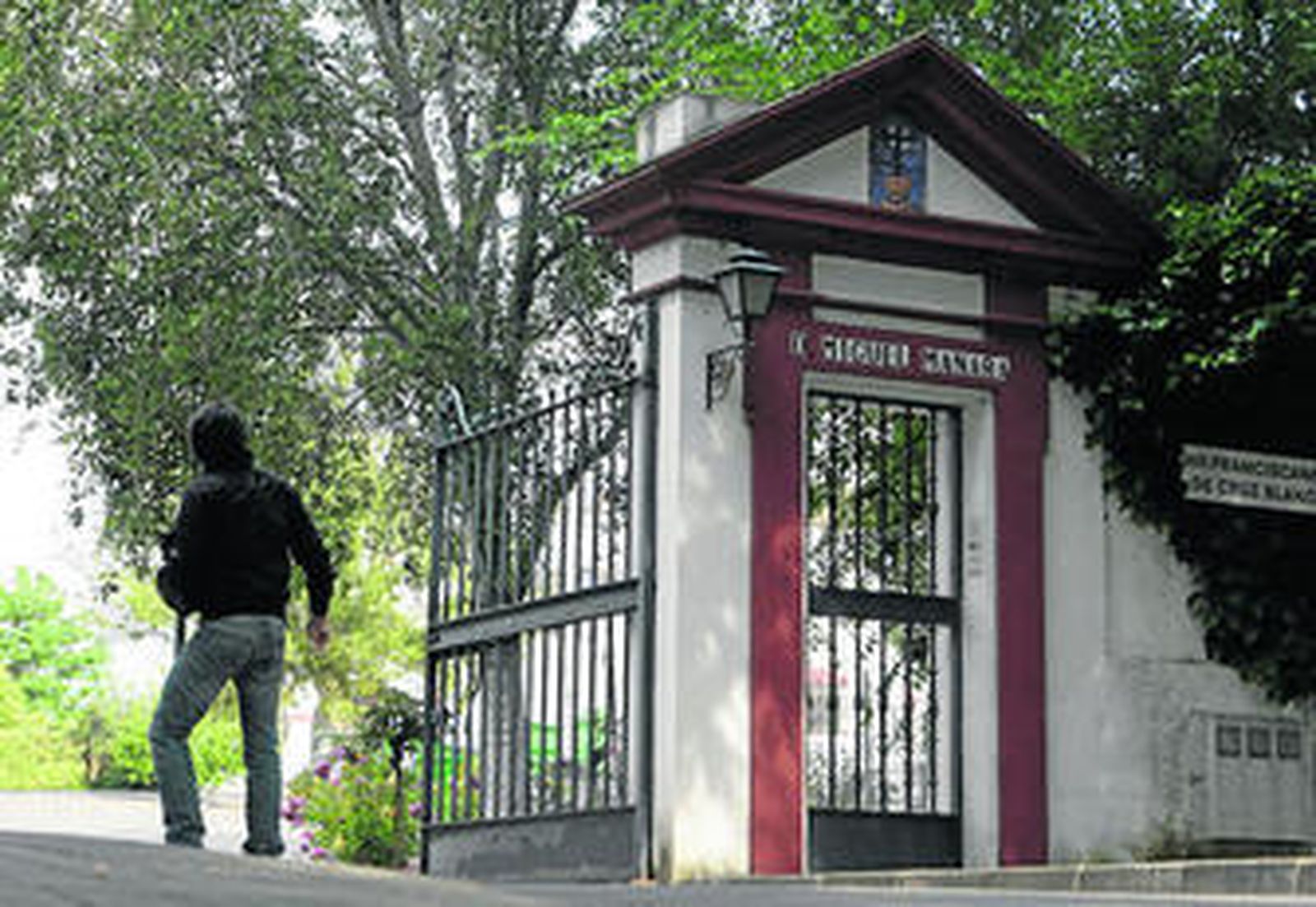 El centro familiar Miguel Mañara permanecía ayer abierto con normalidad.