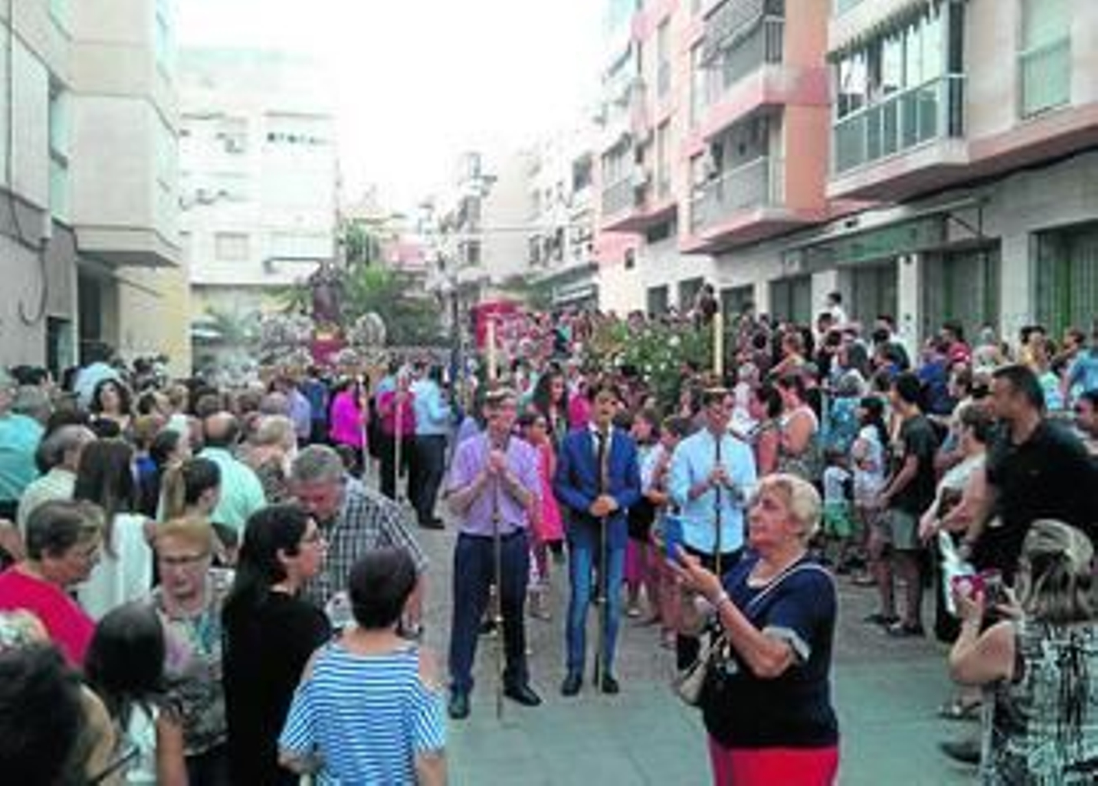 Gloria a la Virgen de Los Ángeles en un barrio volcado en su festividad