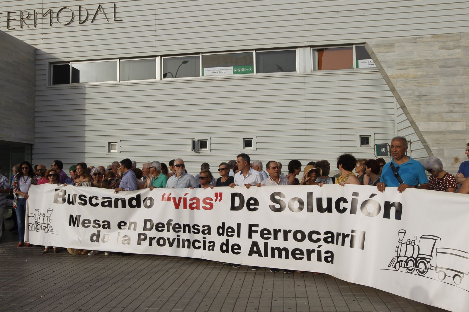 Almería exige un tren digno