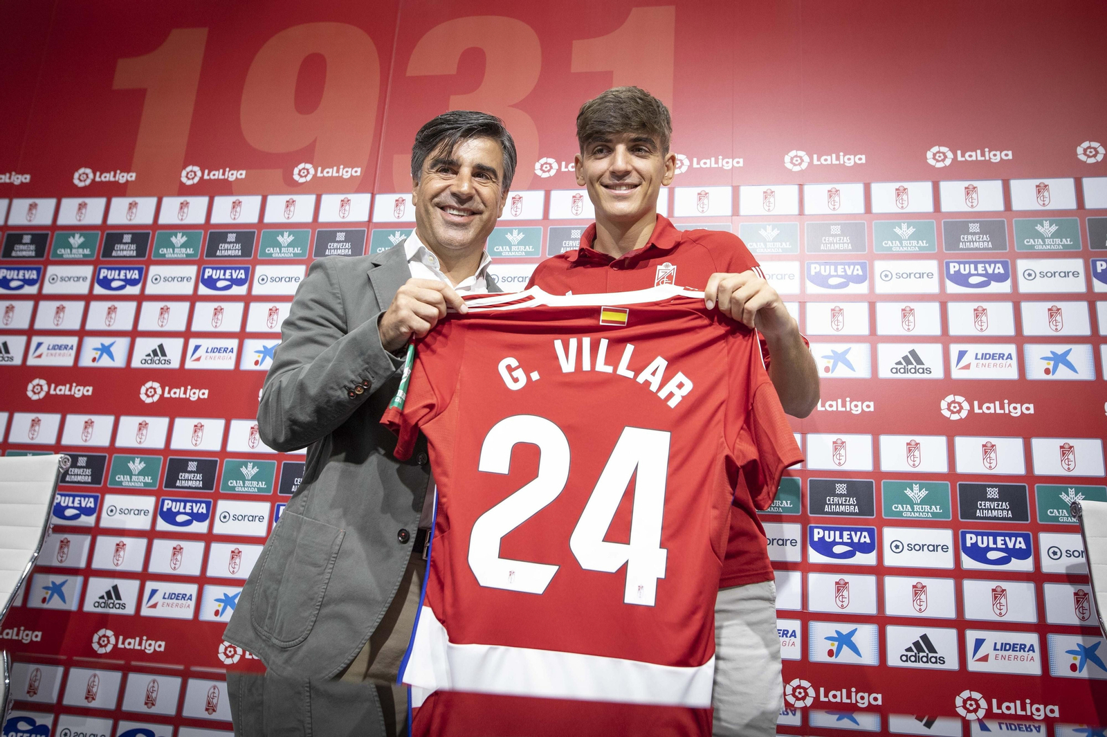 Las mejores imágenes de la presentación de Gonzalo Villar con el Granada CF