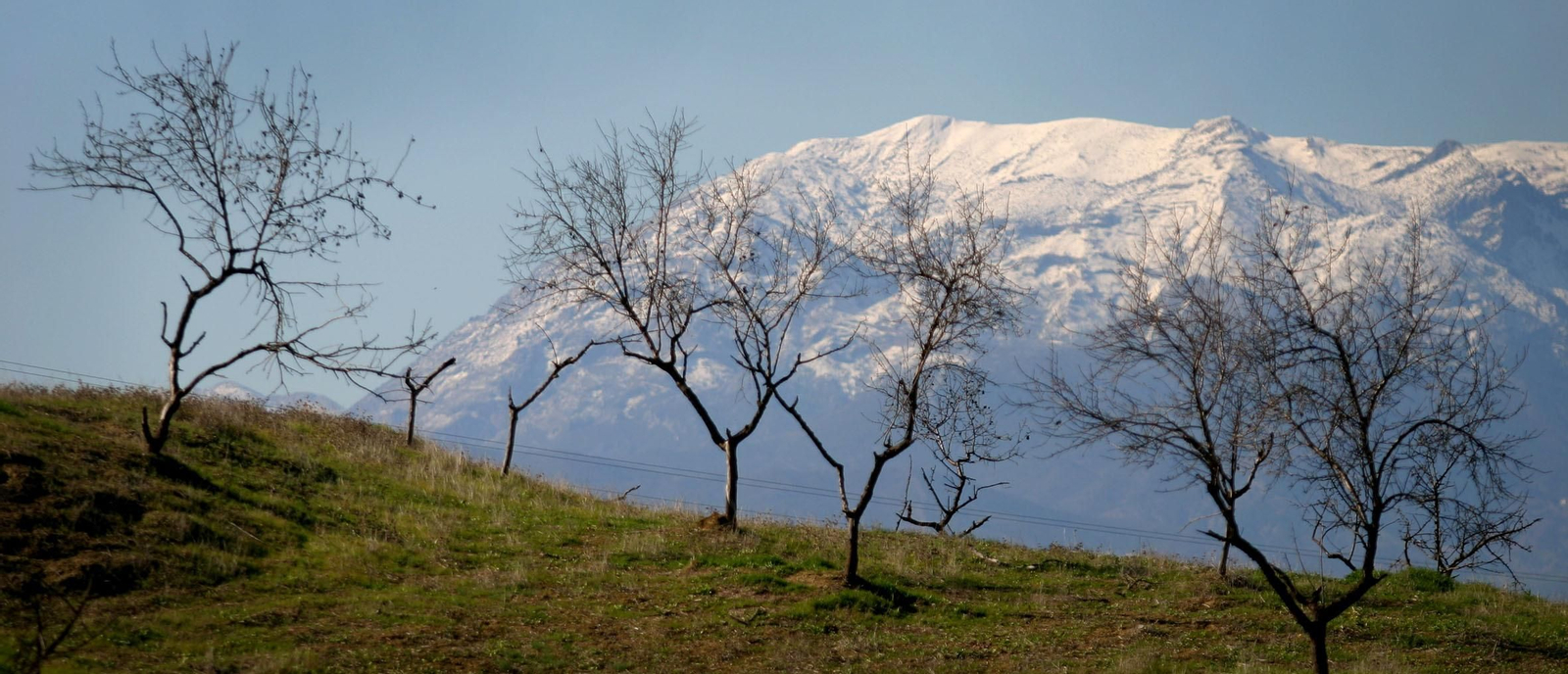 La Sierra de las Nieves con los picos nevados.