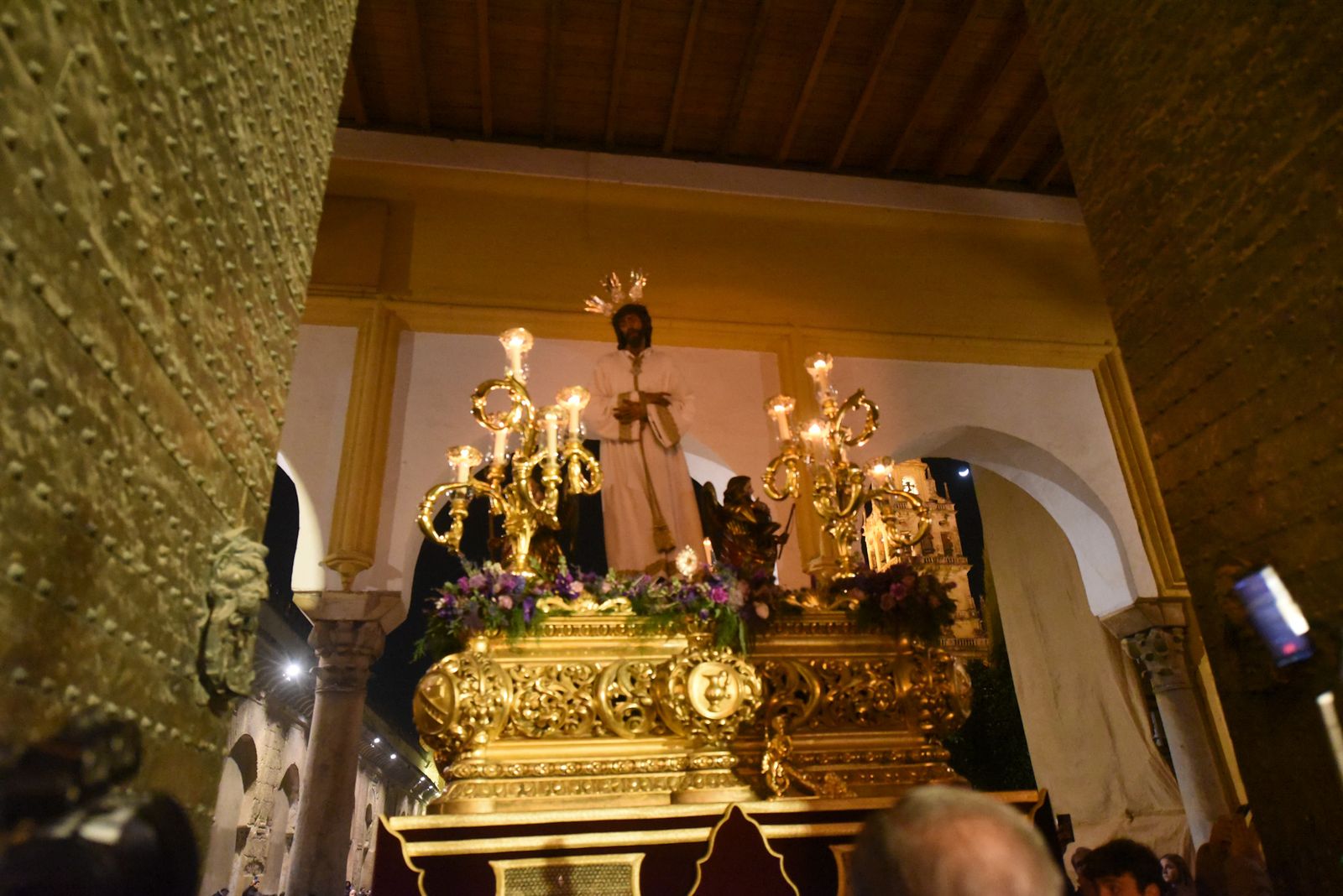 El Vía Crucis de las Cofradía con el Señor de la Sangre, en imágenes
