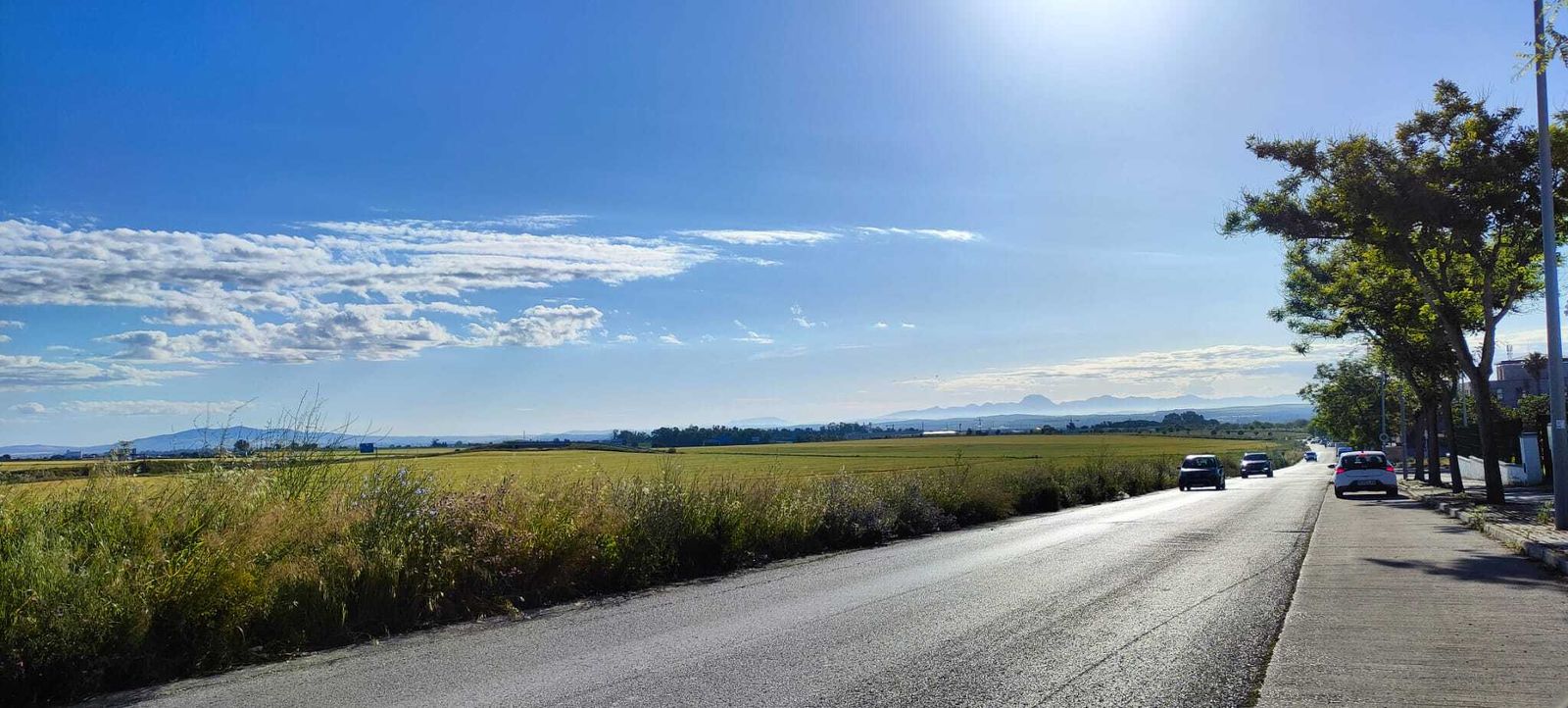 El sol luce en Jerez desde primera hora, como se ve en esta imagen tomada desde el Parque Empresarial.