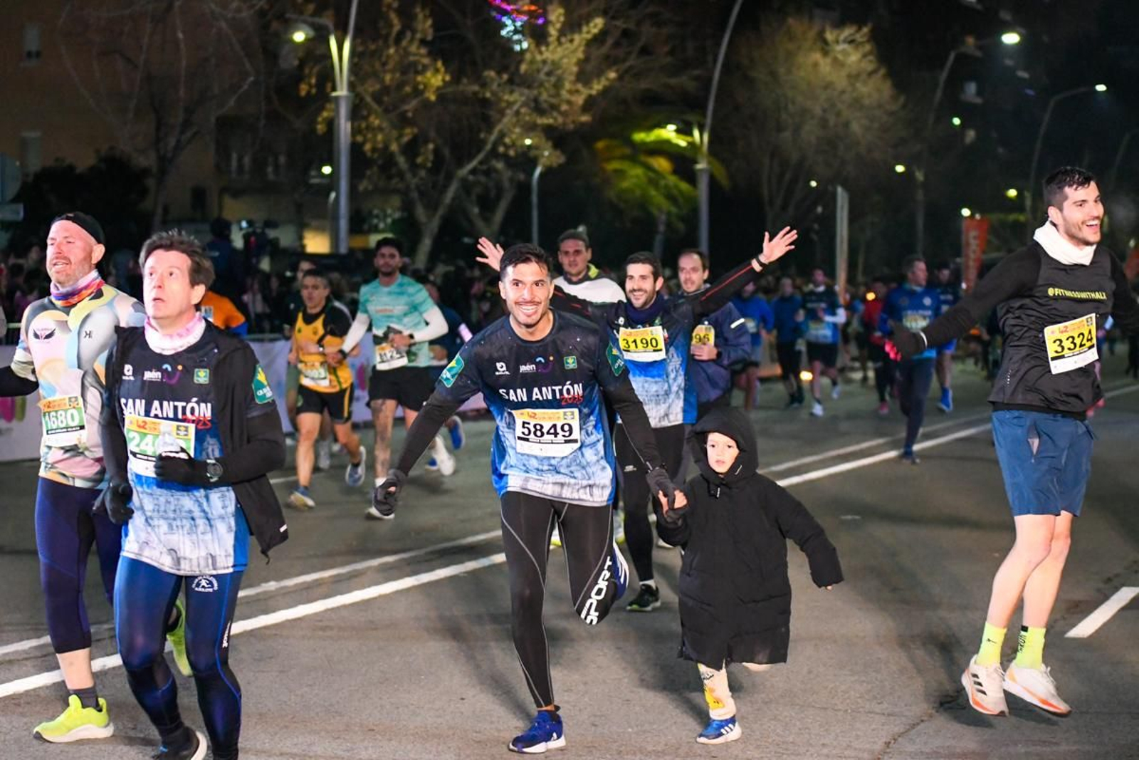 En imágenes: búscate en tu llegada a meta de la Carrera de San Antón 2025 (6)