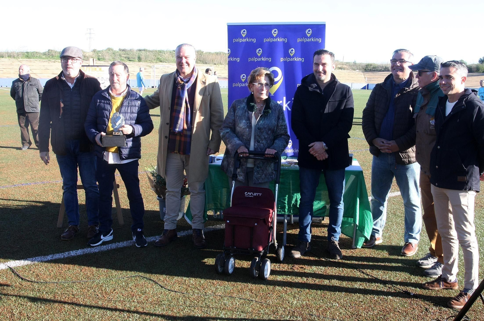 Imágenes del partido homenaje a los árbitros históricos de fútbol de Huelva