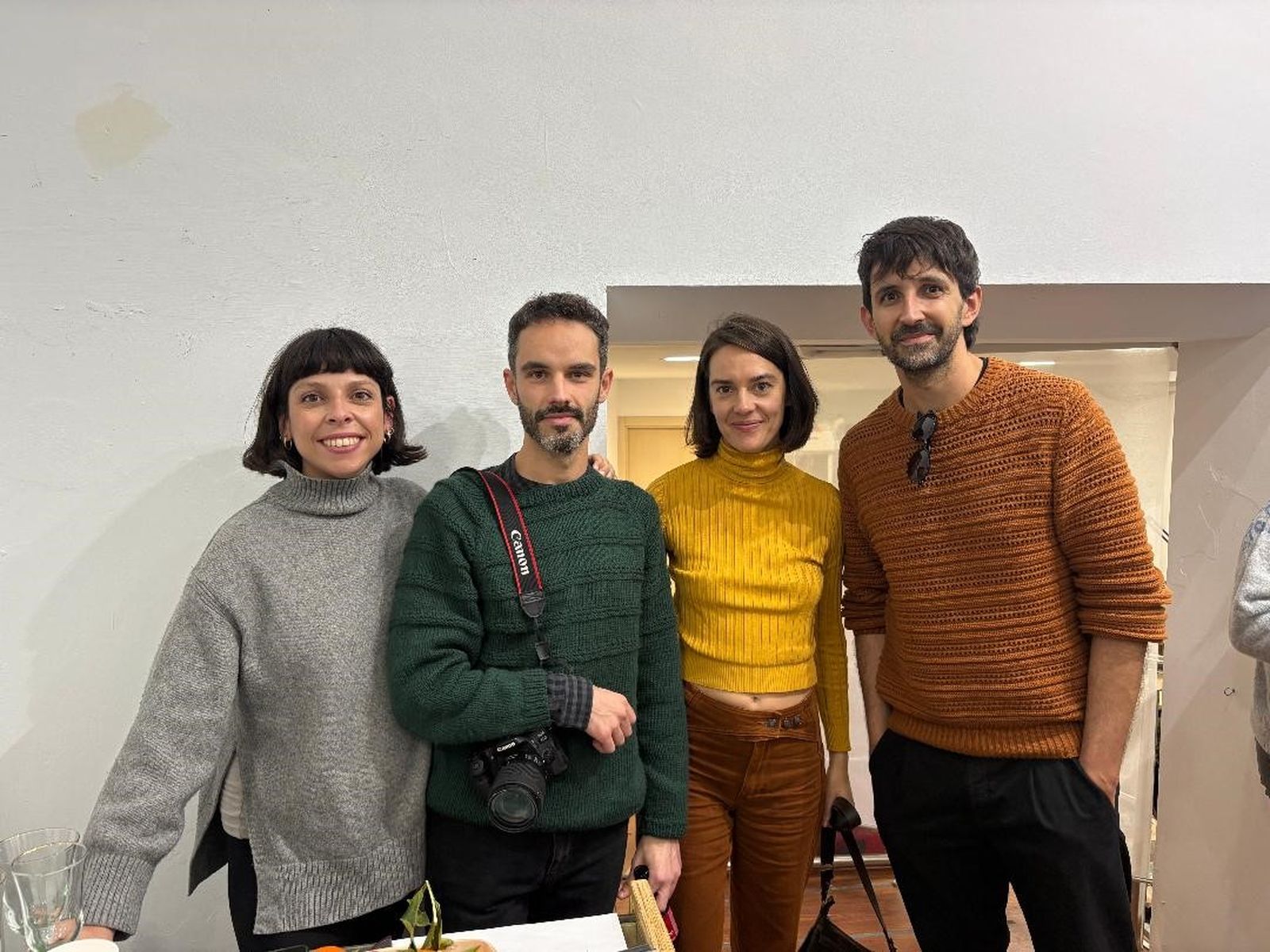 Exposición   navideña de    arte en la sala   FACC