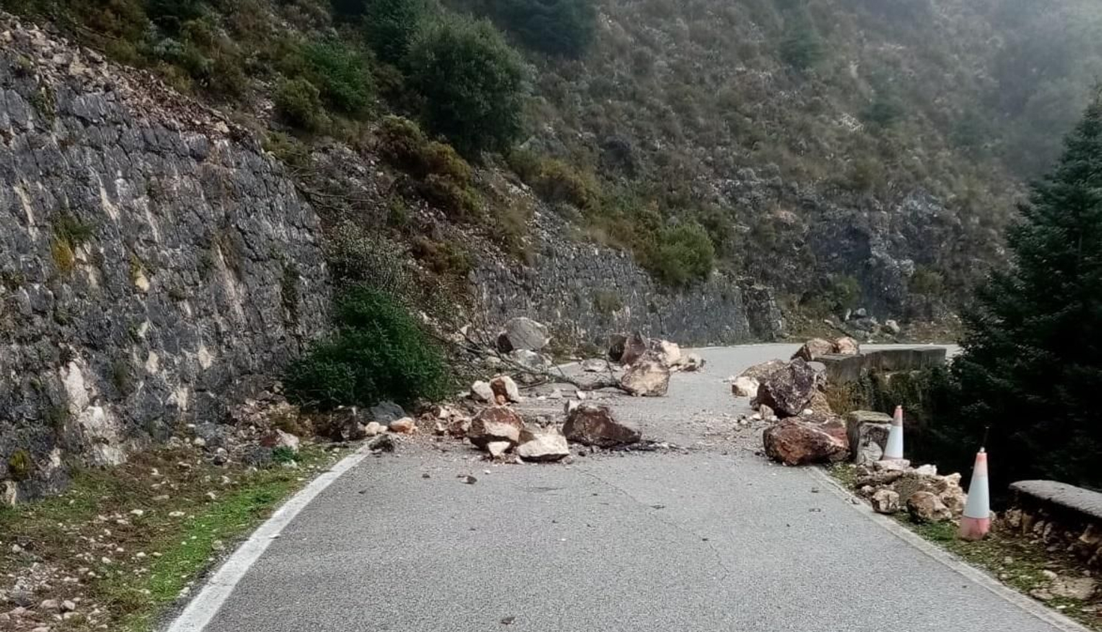 Desprendimientos en la CA-9104, en el puerto de las Palomas.