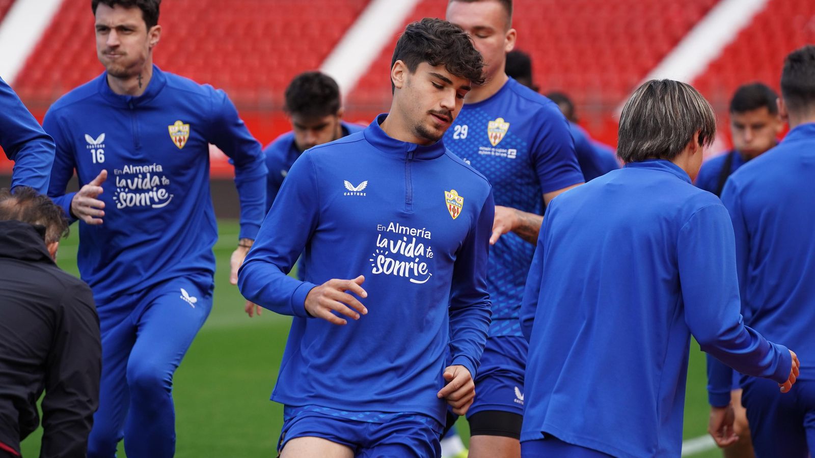 Paco Sanz se entrena con el primer equipo unionista. Paco Sanz se entrena con el primer equipo unionista.
