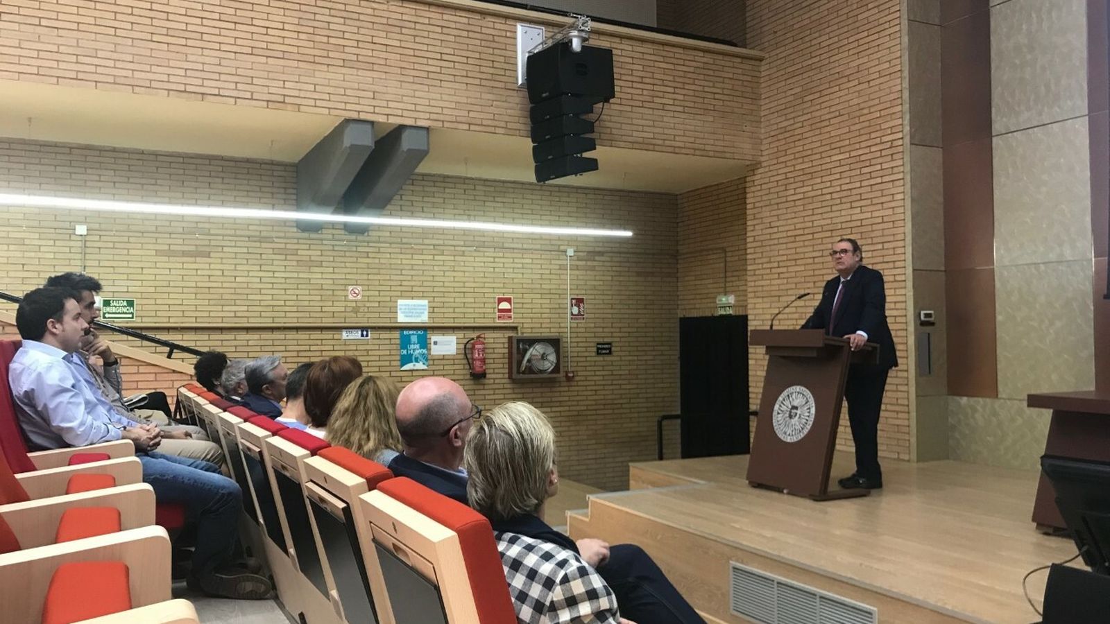 Juan Molas durante su intervención en el auditorio de la UAL.