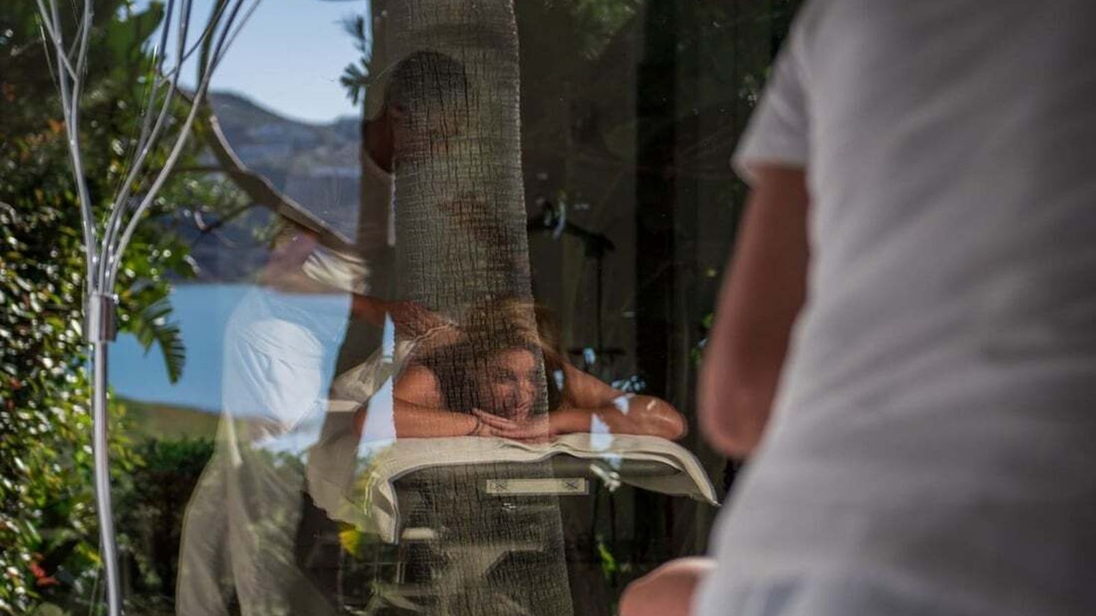 Una sesión de masaje en el spa del Hotel La Viñuela.