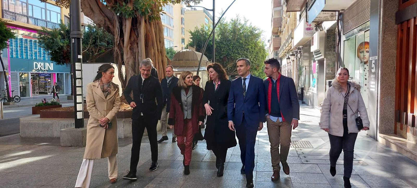 Rocío Blanco, la consejera de Empleo junto a María Vázquez, alcaldesa de Almería y Amós García Hueso, delegado territorial de Empleo