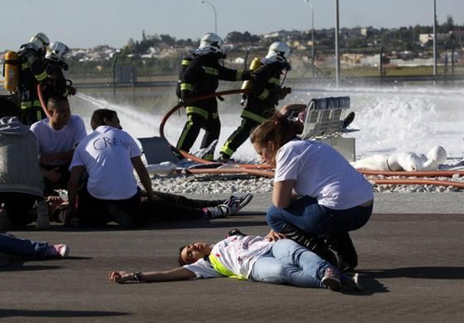 Simulacro de accidente en el aeropuerto de Málaga en el que participaron unas 200 personas 

Foto: Migue Fernández