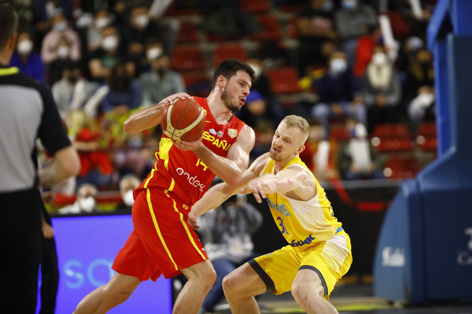 Las imágenes del emotivo encuentro entre España y Ucrania en Córdoba