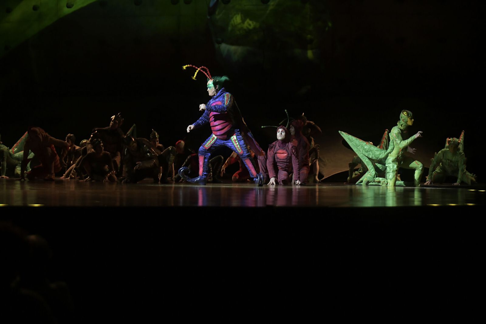 El Circo del Sol brilla en el Palacio de Deportes de Granada