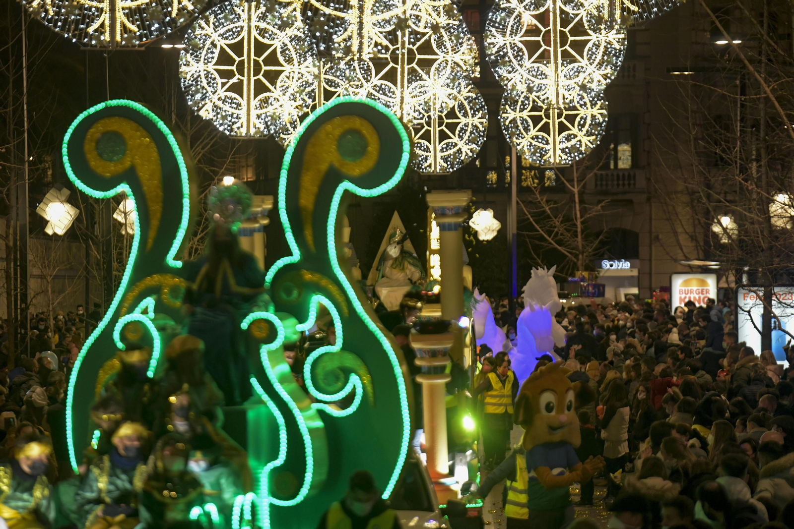 Fotos de la cabalgata de Reyes Magos de Granada 2022