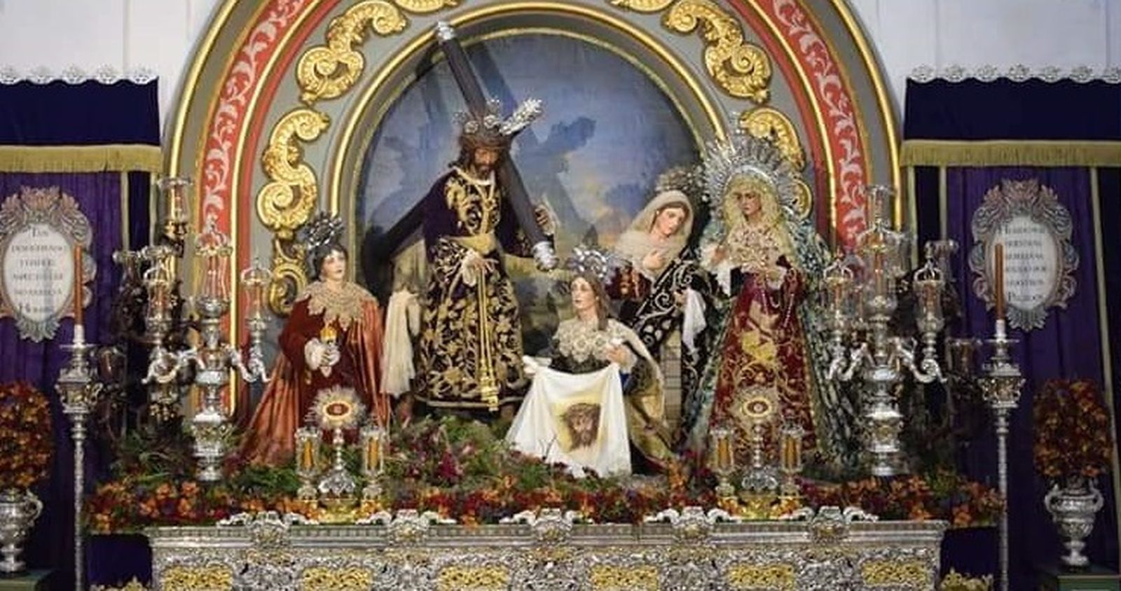 Los titulares de la Santa Faz, en su altar para este Martes Santo.