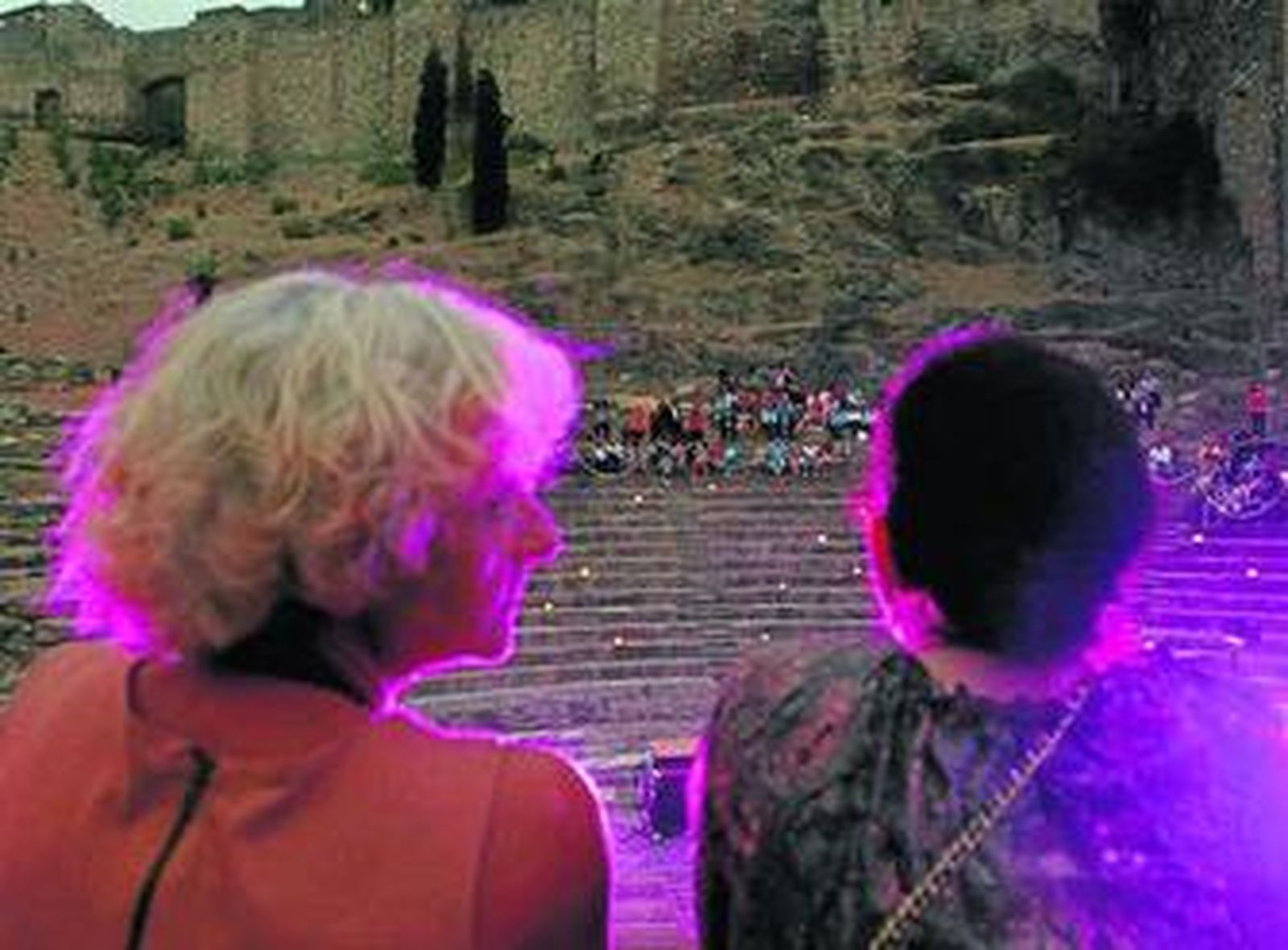 Dos espectadoras invitadas al acto 'simbólico' del coliseo.