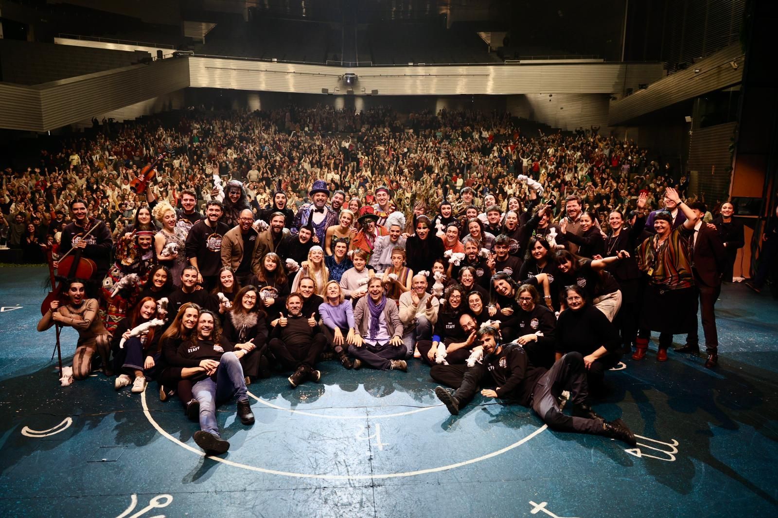 El elenco de actores del musical La Historia Interminable.