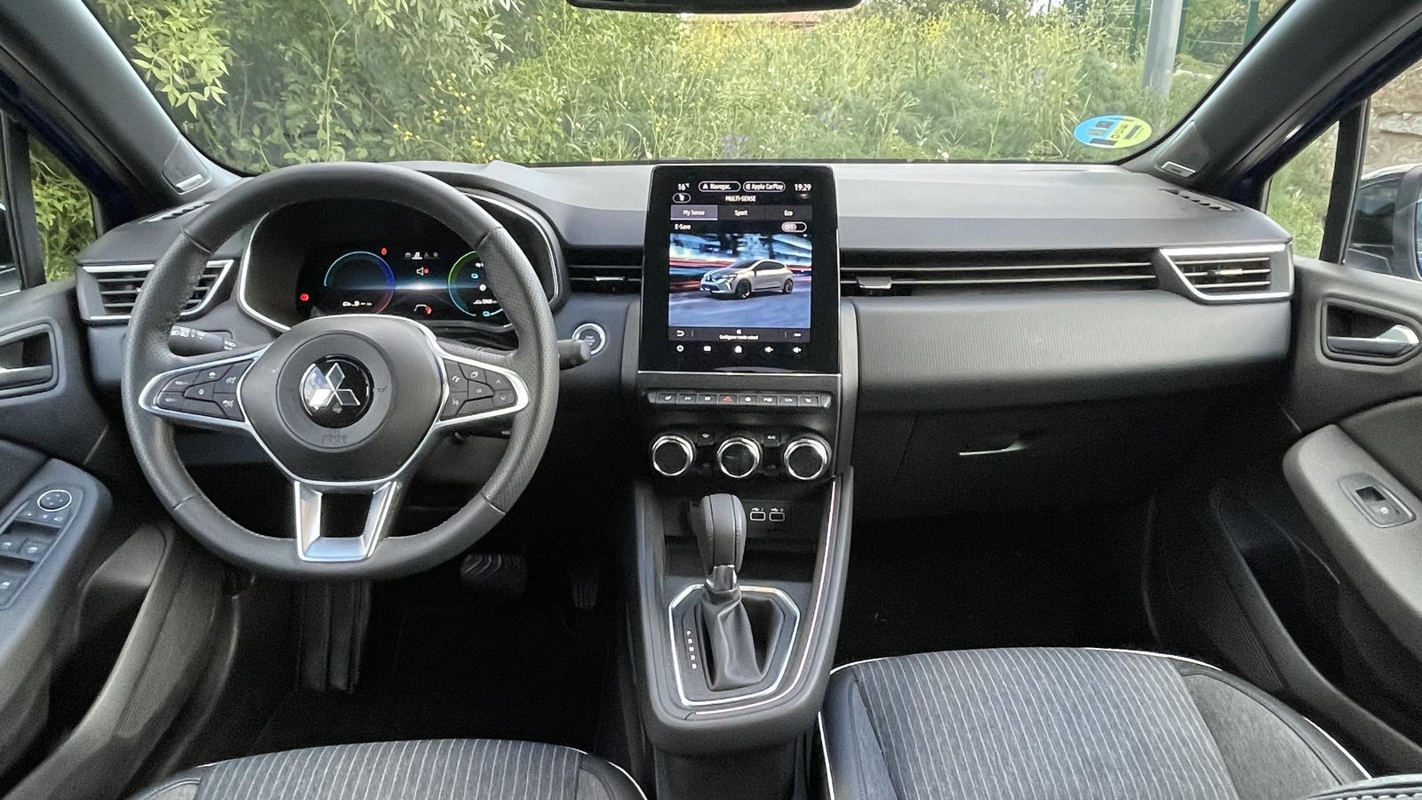 Tanto por la ergonomía como por la sensación de calidad que se obtiene en su interior, este Mitsubishi es formidable. Tanto por la ergonomía como por la sensación de calidad que se obtiene en su interior, este Mitsubishi es formidable.