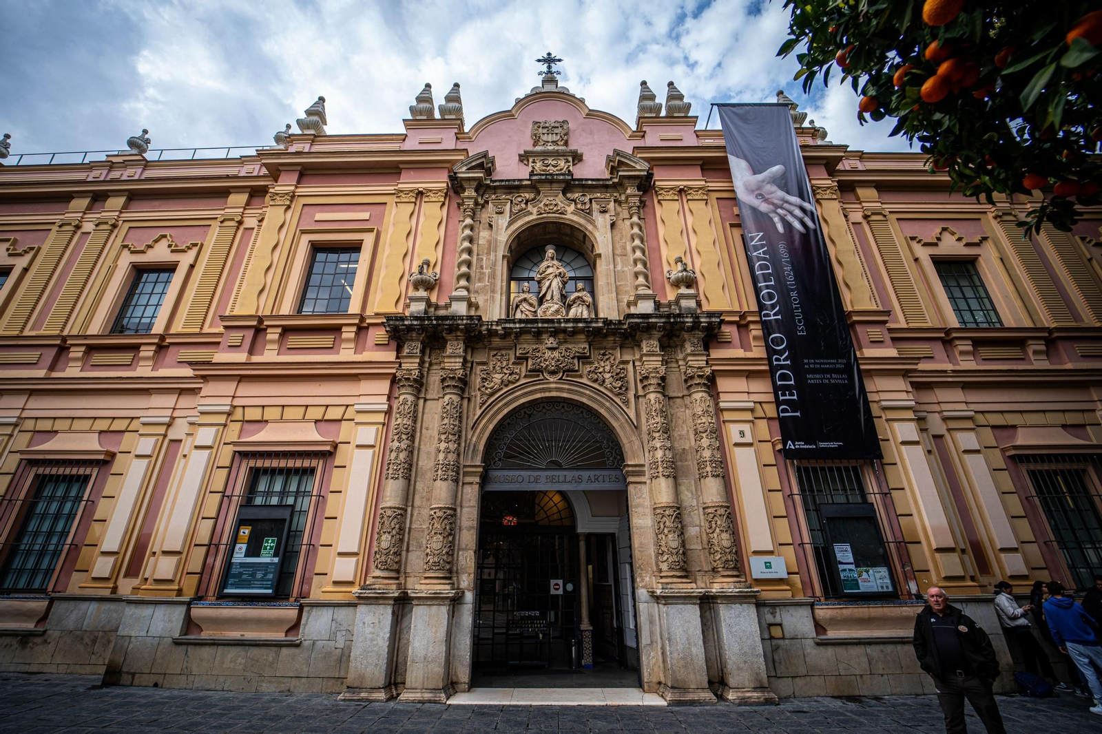 Entrada del Museo de Bellas Artes de Sevilla.