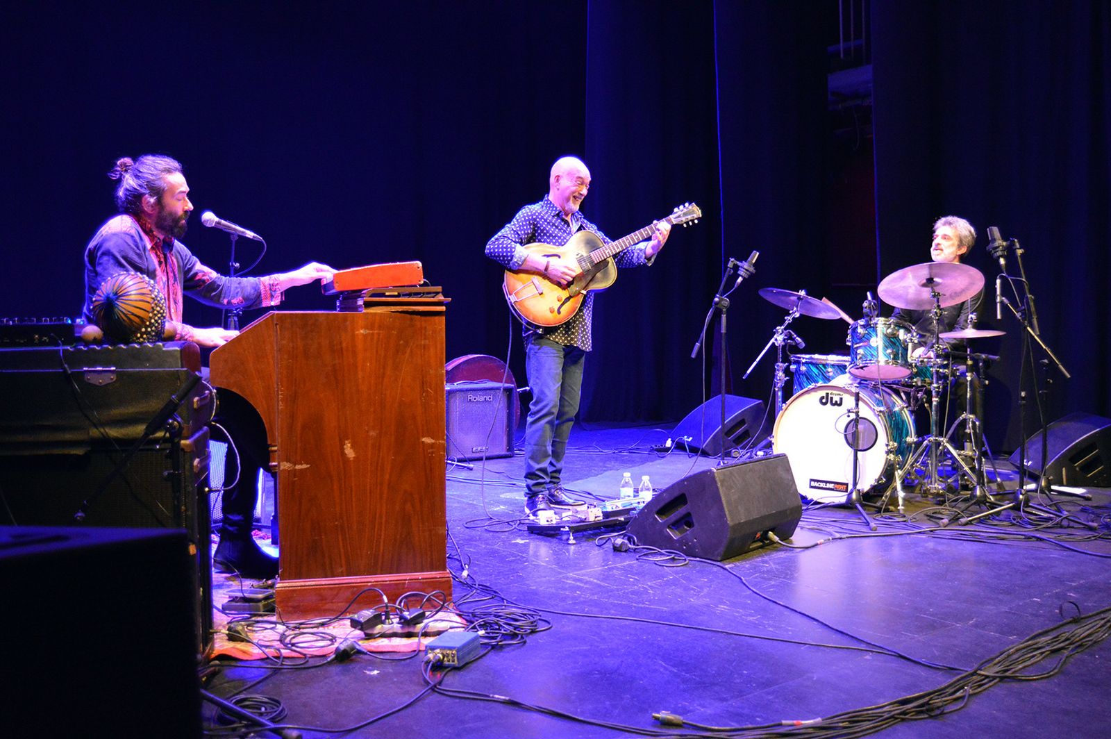 Paco Rivas junto a Julián Maeso y Dani García en el concierto ofrecido el viernes en el Apolo.
