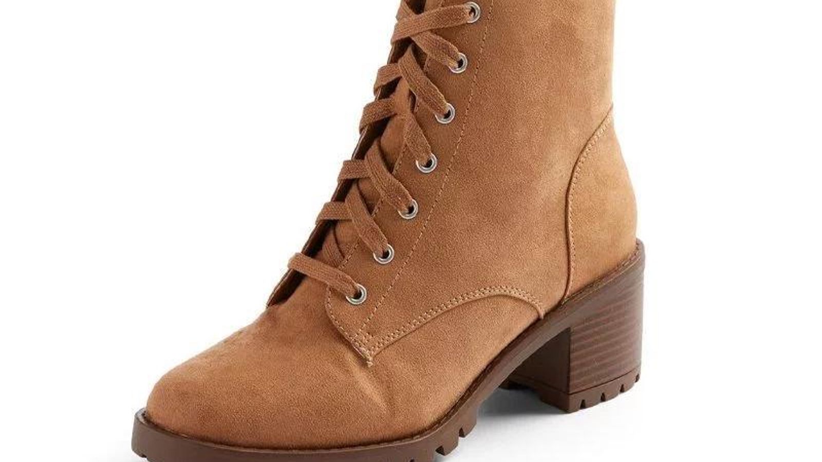 Botas con cordones y tacón de Primark.