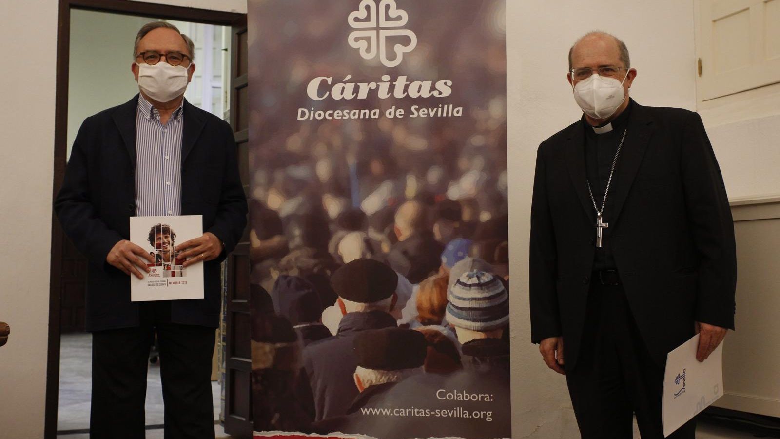 El director de Cáritas Diocesana, Mariano Pérez de Ayala, y el Obispo auxiliar de Sevilla, monseñor Santiago Gómez.