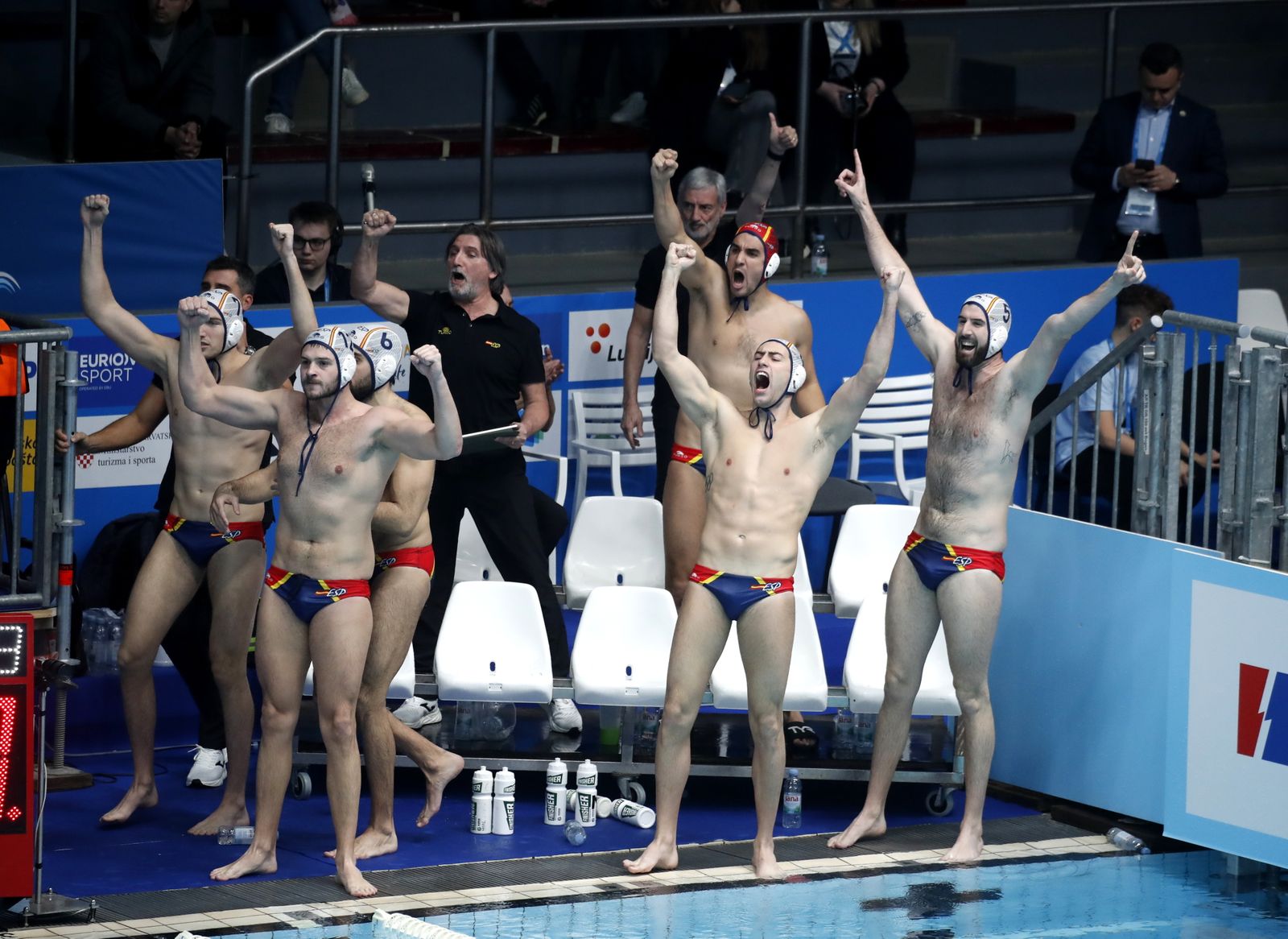 España celebra el pase a la final.