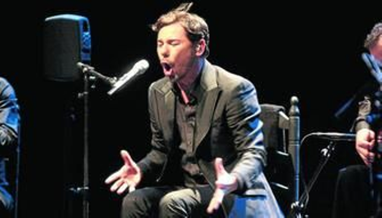 El cantaor Miguel Poveda, durante uno de sus recitales.